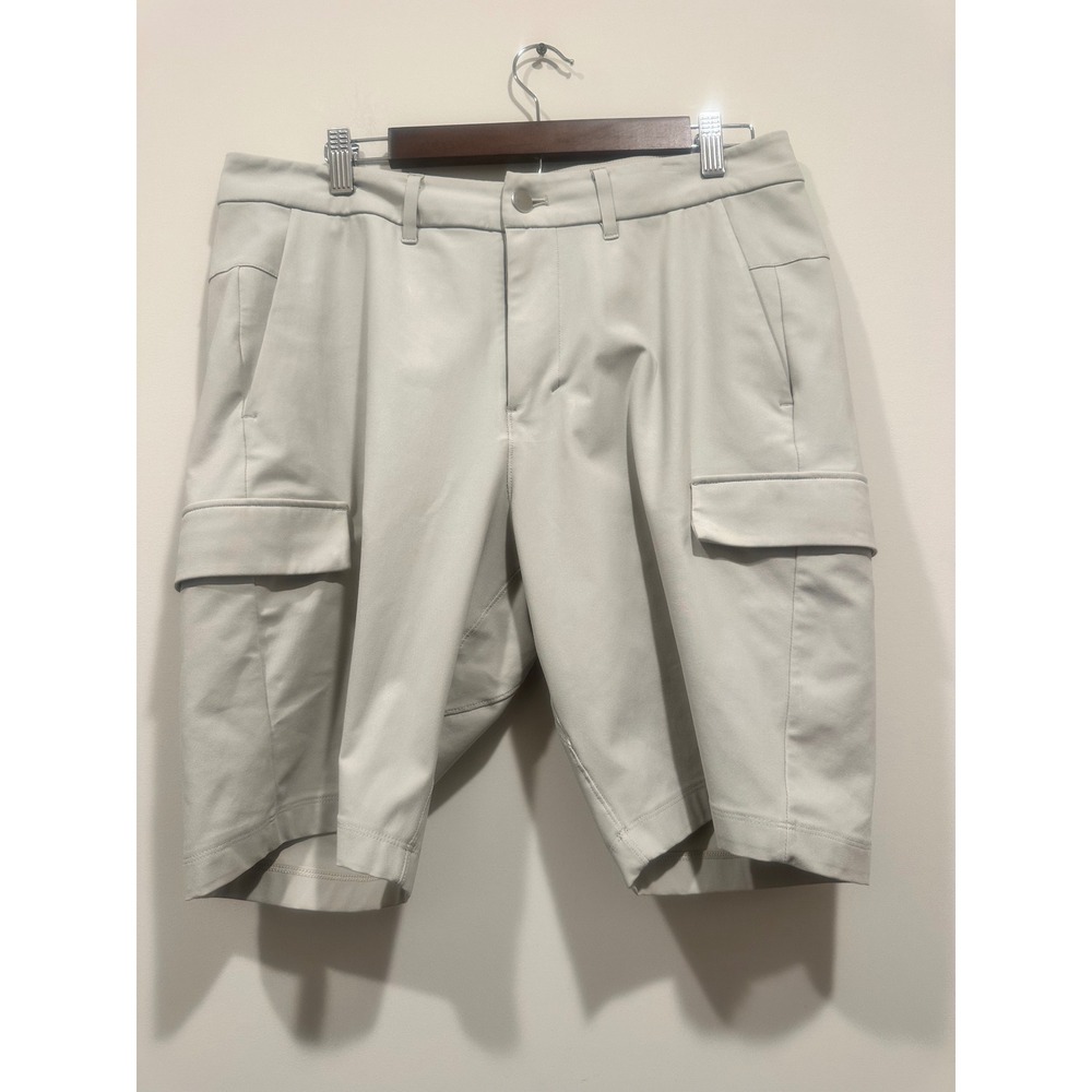 Lululemon Commission‎ Cargo Shorts Mens 33 Light Grey khaki Performance Stretch